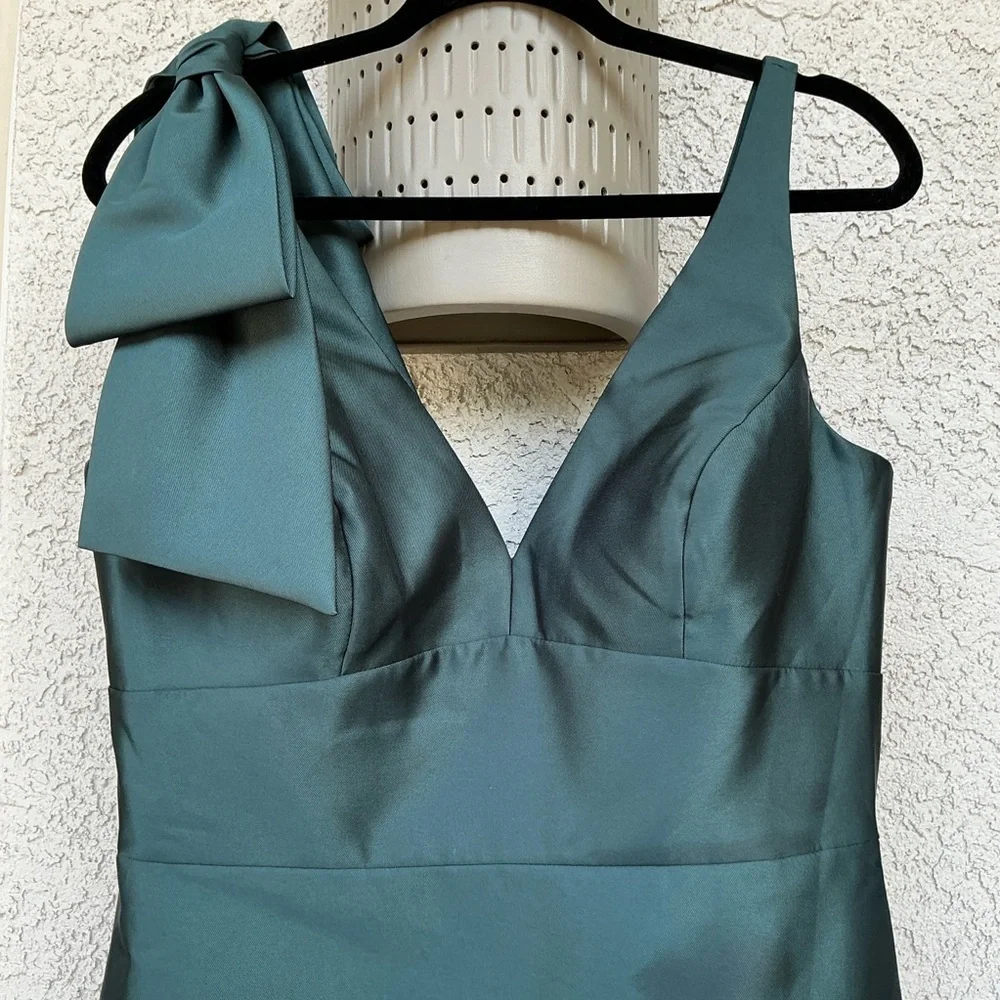 NWT Alfred Sung Linden One Shoulder Bow Satin Trumpet Gown Dress Size 10 D863 - Picture 7 of 13